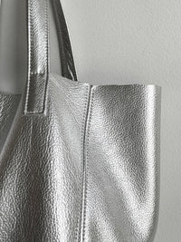 Minimalist Tote - Metallic Silver